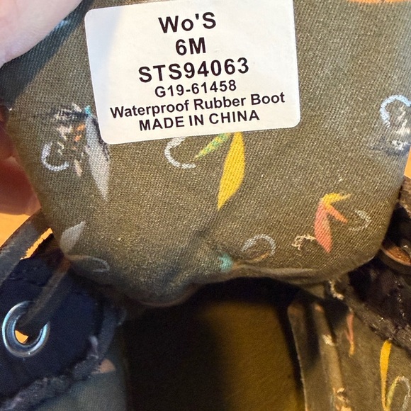 Sperry Women's Saltwater Quilted Duck Boots – Size 6 women’s (EUC) - Picture 9 of 13